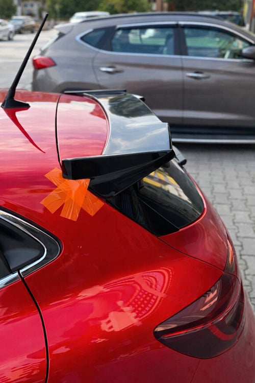 - RENAULT CLİO 5 HATCHBACK SPOİLER PİANO BLACK